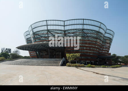 Das in China erbaute Nelum Pokuna Mahinda Rajapaksa Theater ist auch das National Performing Arts Theatre in Nelum Pokuna Mawatha, C Stockfoto