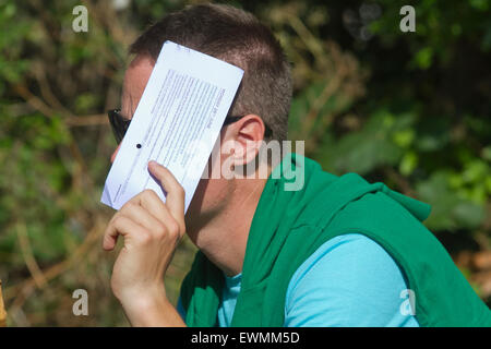 Wimbledon London, UK. 29. Juni 2015. -Fans versammelt am ersten Tag des Wimbledon Tennis Championships 2015 Temperaturen zu rechnen sind während der ersten Woche des Turniers steigern © Amer Ghazzal/Alamy Live-Nachrichten Stockfoto