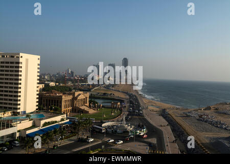 Galle Road ist die Autobahn A2, die entlang der Westküste und Laccadive Meer von Colombo in Sri Lanka Stockfoto