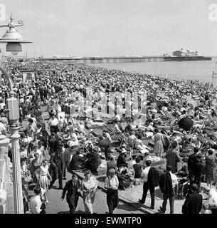 Urlaub Szenen in Brighton, East Sussex. 10. Juni 1962. Stockfoto