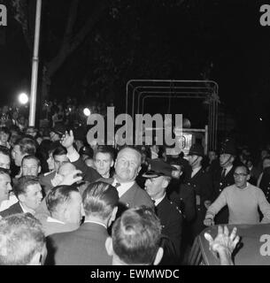 Sir Oswald Ernald Mosley, 6. Baronet (16. November 1896 - 3. Dezember 1980) war ein englischer Politiker, bekannt vor allem als der Gründer von der britischen Union der Faschisten (BUF). Von 1918 war bis 1924 für Smethwick aus er Mitglied des Parlaments für Egge Stockfoto