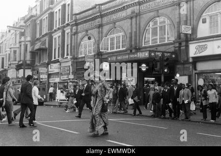 Earls Court Station Earls Court, London, 11. September 1971. Stockfoto