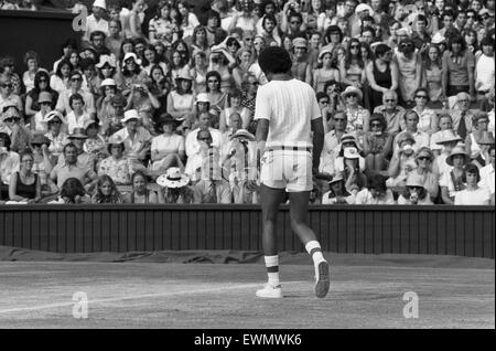 Arthur Robert Ashe, Jr. (10. Juli 1943 - 6. Februar 1993) war eine amerikanische Welt Nr. 1 Tennisspielerin Ashe, ein Afroamerikaner war der erste schwarze Spieler ausgewählt, um die Vereinigten Staaten Davis-Cup-Team und der einzige schwarze Mann jemals um die Sünde zu gewinnen Stockfoto