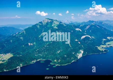 Schafberg Mountain und Wolfgangsee See Antenne, Salzkammergut, Österreich Stockfoto