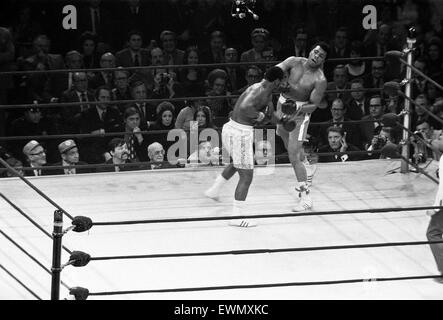 Muhammad Ali und Joe Frazier Kampf um die World Heavyweight Championship im Madison Square Garden New York City. 8. März 1971 Stockfoto