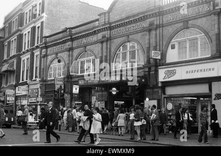 Earls Court Station Earls Court, London, 11. September 1971. Stockfoto