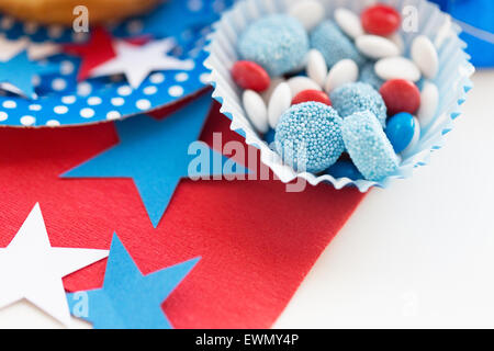 Bonbons mit Stern Dekoration am Unabhängigkeitstag Stockfoto