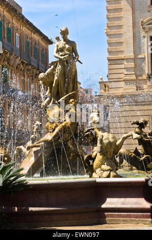 Brunnen von Diana auf Ortigia, Stadt Syrakus auf Sizilien Stockfoto