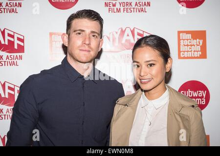 New York, NY, USA. 28. Juni 2015. Bryan Greenberg, ist Jamie Chung im Ankunftsbereich für sie schon morgen IN Hongkong Premiere in New York Asian Film Festival (NYAFF), Walter Reade Theater im Lincoln Center, New York, NY 28. Juni 2015. Bildnachweis: Steven Ferdman/Everett Collection/Alamy Live-Nachrichten Stockfoto