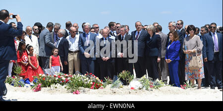 Sousse, Strafjustiz. 29. Juni 2015. Hotelbesitzer Zohra Driss (R-l) British Home Secretary Theresa May, tunesischen Innenminister Mohamed Najem Gharsalli, Bundesminister des Innern Thomas de Maiziere und französische Minister des Innern Bernard Cazeneuve besuchen die Szene des Schießens der das Hotel Imperial Marhaba in Sousse, Strafjustiz, 29. Juni 2015. Mindestens 38 Menschen starben in den Terroranschlag in Tunesien, vor allem Urlauber. Bildnachweis: Dpa picture Alliance/Alamy Live News Stockfoto