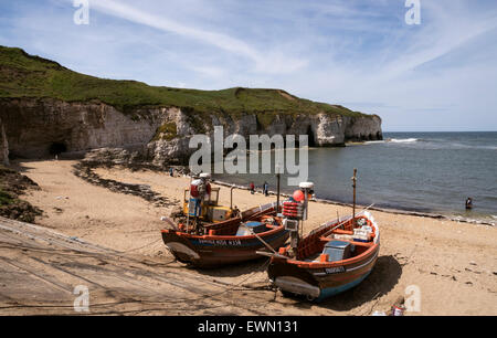 Arbeitsboote entgeisterung Flamborough North Landing, Yorkshire, Großbritannien Stockfoto