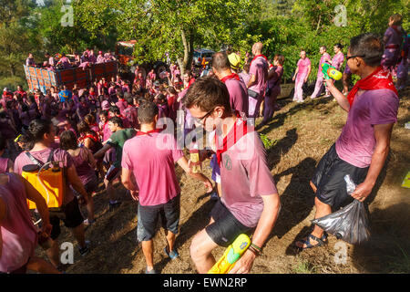 Der junge ist bereit für den Kampf. Schlacht von Weinfest. Haro. La Rioja. Spanien Stockfoto