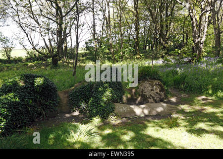 . VERLORENEN GÄRTEN VON HELIGAN CORNWALL UK. DIE SCHLAMM-MAID-SKULPTUR Stockfoto