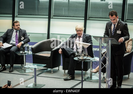 London, UK. 29. Juni 2015. Bürgermeister Boris Johnson startet weltweit erste Null Emission elektrische Doppeldecker-Bus Testversion auf sauberen Bus Gipfel Rahmenkredit: Guy Corbishley/Alamy Live News Stockfoto