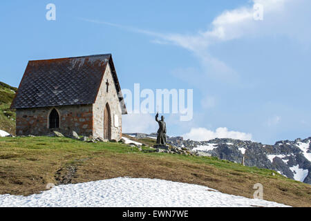 Kapelle und Statue von Abbé Pierre Chanoux, Col du Petit-Saint-Bernard / kleinen Sankt Bernhard Pass an der Grenze zu Frankreich – Italien, Alpen Stockfoto