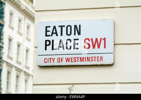 Eaton Place Belgravia Straßenschild auf Haus London England UK Europe Stockfoto