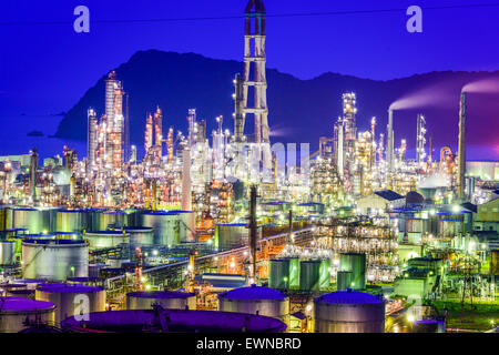 Öl-Raffinerien von Wakayama, Japan. Stockfoto