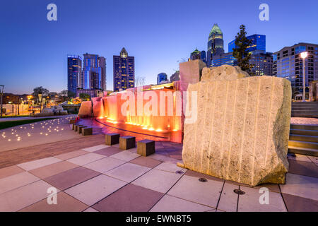 Uptown Skyline von Charlotte, North Carolina, USA und Park. Stockfoto