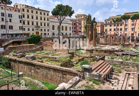 Largo di Torre Argentina ein Quadrat in Rom, die vier republikanische römische Tempel und die Überreste des Pompeius Theaters hostet Stockfoto