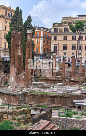 Largo di Torre Argentina ein Quadrat in Rom, die vier republikanische römische Tempel und die Überreste des Pompeius Theaters hostet Stockfoto