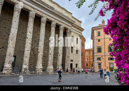 Der Tempel des Hadrian (oder Hadrianeum oder Hadrian) ist ein römischer Tempel, befindet sich in Rom, Piazza di Pietra Stockfoto