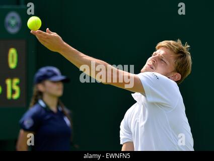 Wimbledon, Großbritannien. 29. Juni 2015. Das Tennisturnier von Wimbledon. Herren Einzel der ersten Runde. David Goffin (BEL) dient © Action Plus Sport/Alamy Live News Stockfoto