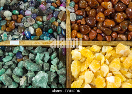 Einen bunten Hintergrund aus einer Auswahl von Edelsteinen Stockfoto