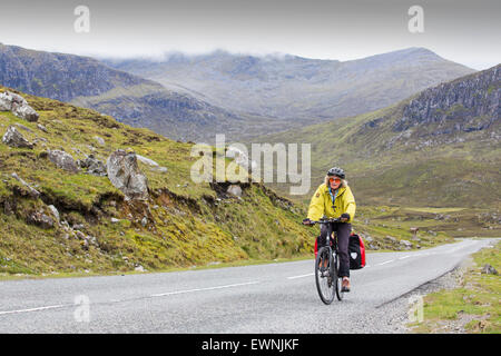 Ein Zyklus der Frau, Touren auf der Insel Harris, äußeren Hebriden, Schottland, Großbritannien. Stockfoto