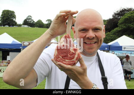 Promi-TV-Koch und Autor Tom Kerridge gibt eine Kochkunst Demonstration in Chatsworth Country Fair, England UK 2015 Stockfoto