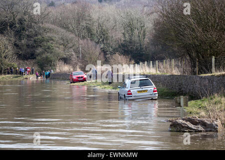 Flut auf dem Weg zur neuen Scheunen in der Nähe von Arnside, Cumbria. Stockfoto