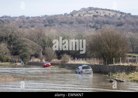 Flut auf dem Weg zur neuen Scheunen in der Nähe von Arnside, Cumbria. Stockfoto