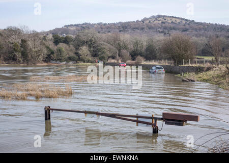 Flut auf dem Weg zur neuen Scheunen in der Nähe von Arnside, Cumbria. Stockfoto