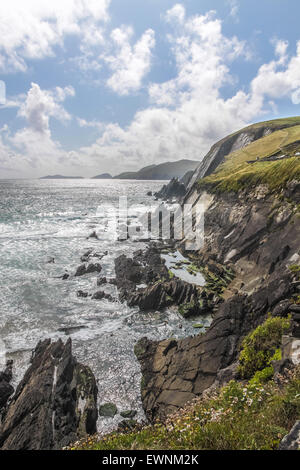 Klippen am Slea Head, Iveragh-Halbinsel, County Kerry, Irland Stockfoto