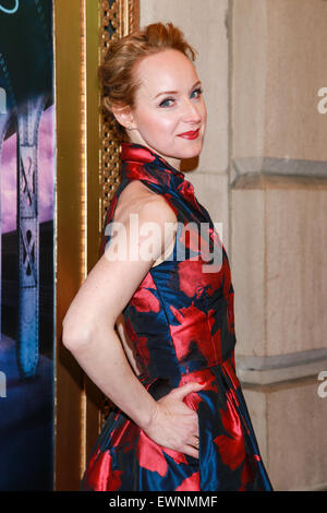 Premiere für Broadway musical The Visit am Lyceum Theatre - Ankünfte.  Mitwirkende: Erin Davie wo: New York City, New York, Vereinigte Staaten, wann: 23. April 2015 Stockfoto