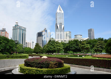 Brunnen mit Menschen und Kindern, Volksplatz, Gemeinderegierungsgebäude, Stadtverwaltung Shanghai, China Skyline City Stockfoto