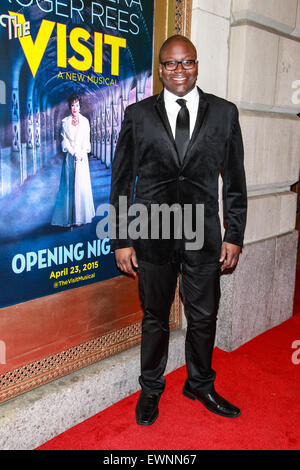 Premiere für Broadway musical The Visit am Lyceum Theatre - Ankünfte.  Mitwirkende: Tituss Burgess wo: New York City, New York, Vereinigte Staaten, wann: 23. April 2015 Stockfoto