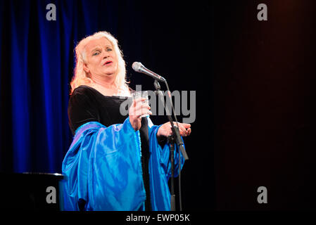 Premiere von Georgette Dee neueste Show im Tipi bin Kanzleramt Featuring: Gorgette Dee Where: Berlin, Deutschland bei: 24. April 2015 Stockfoto