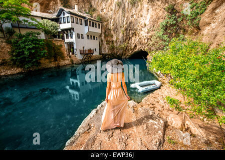 Frau in Blagaj-Buna Stockfoto