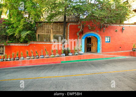 Hell Orange gefärbt, privat- und Geschäftskunden in Cabo San Lucas, Mexiko. Stockfoto