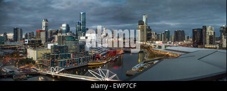 Panorama von Melbourne bei Nacht Stockfoto