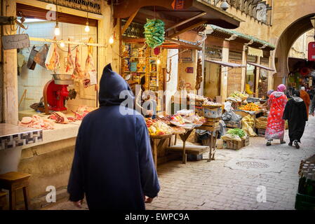 Geschäfte in Fes Medina, Marokko, Afrika Stockfoto