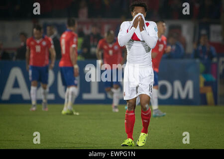 Santiago, Chile. 29. Juni 2015. Andre Carrillo aus Peru reagiert während der Copa America Chile 2015 Halbfinalspiel gegen Chile, im Nationalstadion von Santiago de Chile am 29. Juni 2015 statt. Chile gewann 2: 1 Credit: Pedro Mera/Xinhua/Alamy Live News Stockfoto