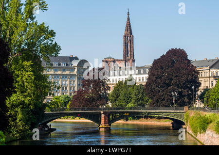 L ' Ill Fluss und Brücke, Straßburg, Elsass, Frankreich Stockfoto