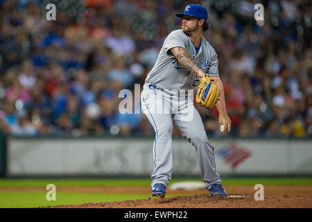 Houston, TX, USA. 29. Juni 2015. Kansas City Royals Entlastung Krug Brandon Finnegan (27) Stellplätze während der 4. Inning der Major League Baseball-Spiel zwischen der Houston Astros und die Kansas City Royals im Minute Maid Park in Houston, Texas. Trask Smith/CSM/Alamy Live-Nachrichten Stockfoto