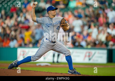 Houston, TX, USA. 29. Juni 2015. Kansas City Royals ab Krug Stellplätze Joe Blanton (49) während der 1. Inning der Major League Baseball-Spiel zwischen der Houston Astros und die Kansas City Royals im Minute Maid Park in Houston, TX. Trask Smith/CSM/Alamy Live-Nachrichten Stockfoto