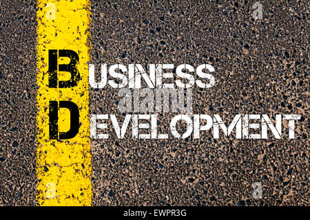Konzept-Bild des Business Abkürzung BD als Business Development über Straße Markierung gelber Farbe geschrieben. Stockfoto