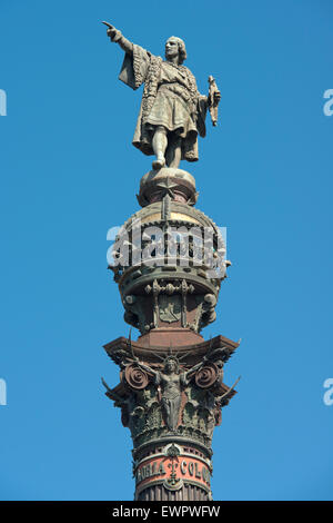 Denkmal von Christopher Columbus zeigt in Richtung Amerika während der goldenen Sonnenuntergang in Barcelona, Katalonien, Spanien Stockfoto