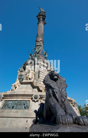 Denkmal von Christopher Columbus zeigt in Richtung Amerika während der goldenen Sonnenuntergang in Barcelona, Katalonien, Spanien Stockfoto