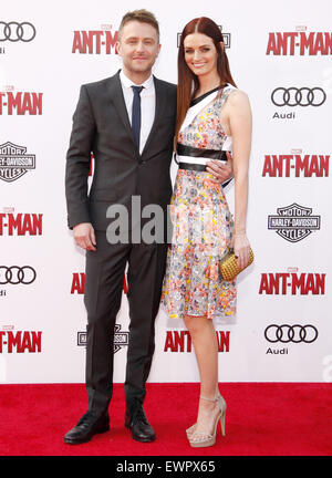 Chris Hardwick und Lydia Hearst bei der Weltpremiere von Marvels "Ant-Man" im Dolby Theatre in Hollywood statt. Stockfoto