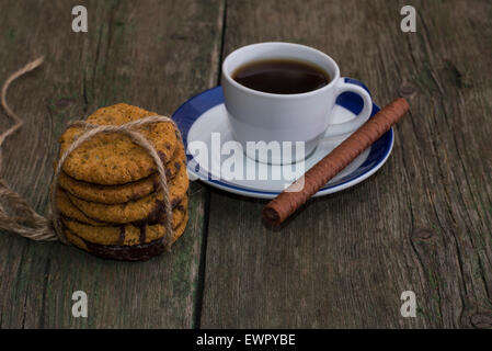 Verknüpfung von Haferflocken Cookies Kaffee eines Kreises Stockfoto